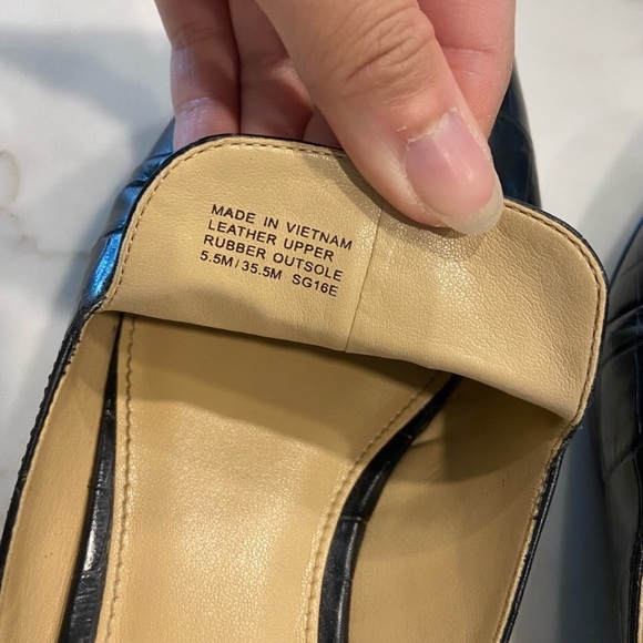 Shoes: Michael Kors Embossed Leather Mules Slides, Size 5.5 ๐ Bundle Me! - Picture 7 of 8